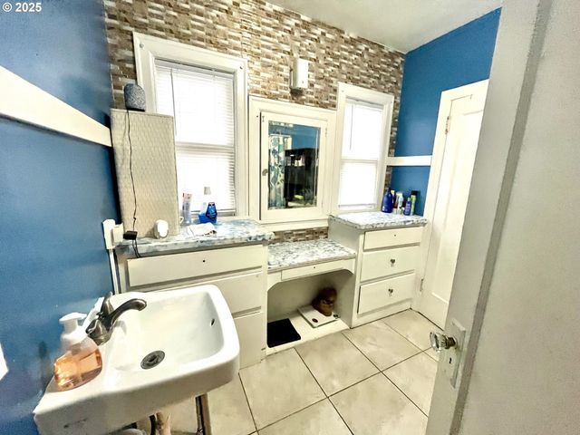 385 Se TOWNSHIP Rd, Canby, OR 97013