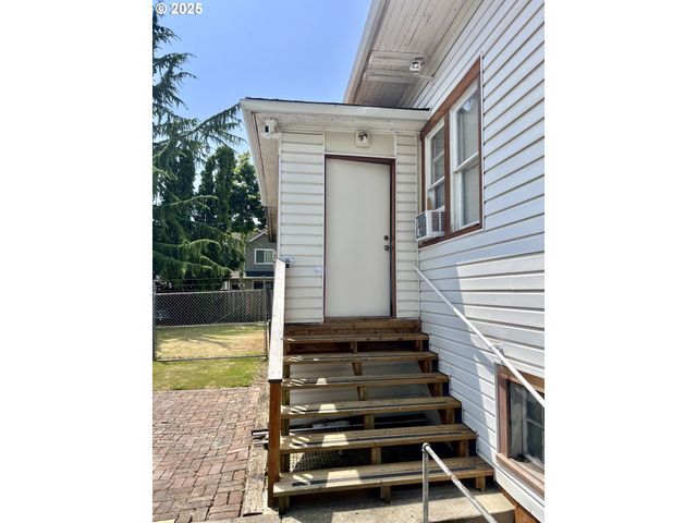 385 Se TOWNSHIP Rd, Canby, OR 97013