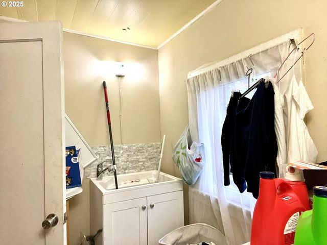 385 Se TOWNSHIP Rd, Canby, OR 97013