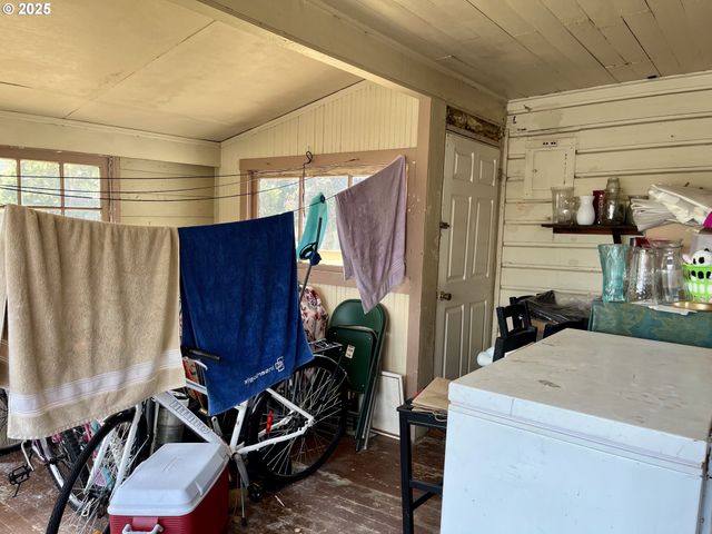 385 Se TOWNSHIP Rd, Canby, OR 97013