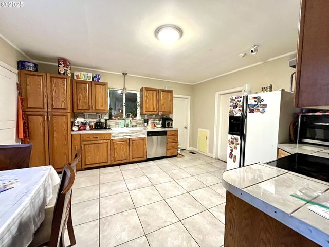 385 Se TOWNSHIP Rd, Canby, OR 97013