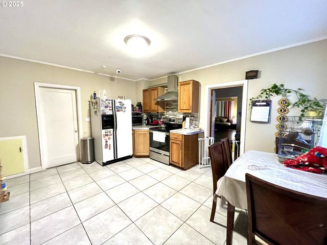 385 Se TOWNSHIP Rd, Canby, OR 97013