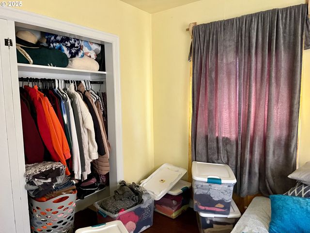 385 Se TOWNSHIP Rd, Canby, OR 97013