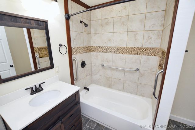 802 S College Avenue, Tahlequah, OK 74464