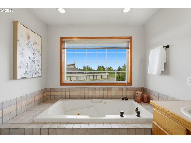 2350 Nw 26TH Ave, Camas, WA 98607