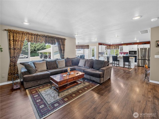 26224 SE 425th Street, Enumclaw, WA 98022