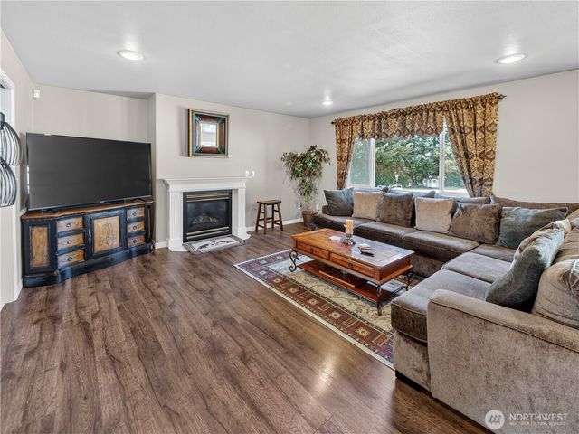 26224 SE 425th Street, Enumclaw, WA 98022