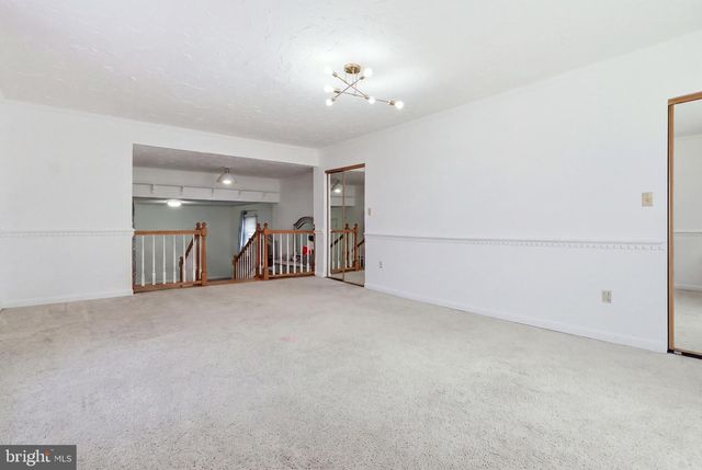 152 POPLAR RD, New Oxford, PA 17350