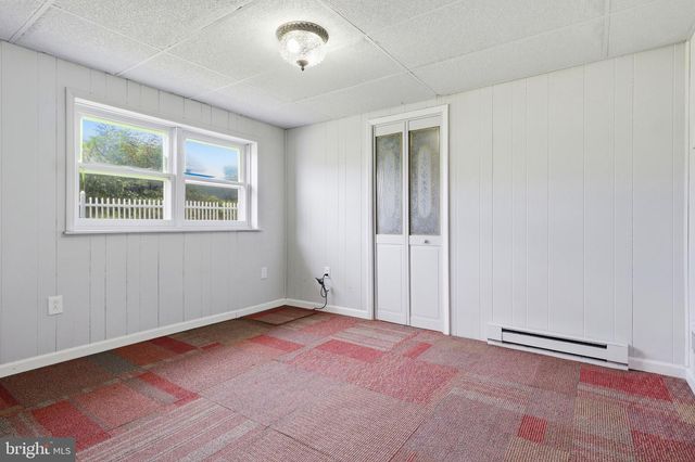 152 POPLAR RD, New Oxford, PA 17350
