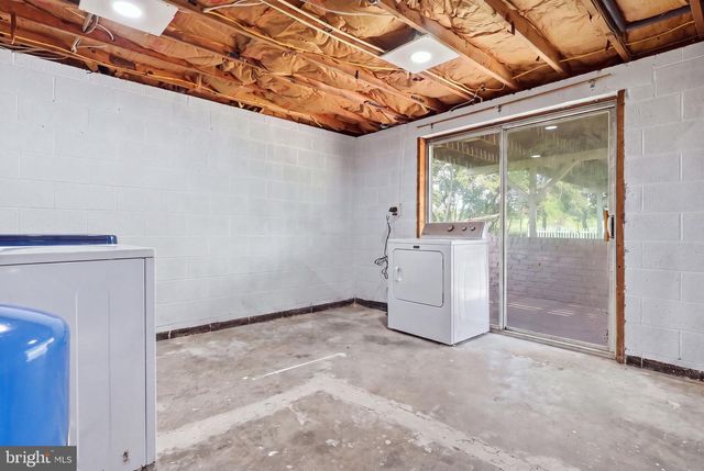 152 POPLAR RD, New Oxford, PA 17350