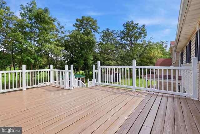 152 POPLAR RD, New Oxford, PA 17350