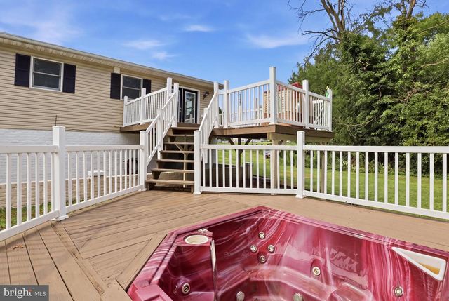 152 POPLAR RD, New Oxford, PA 17350