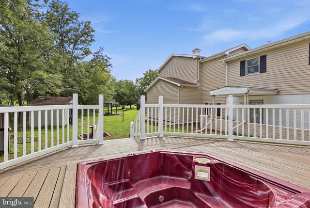 152 POPLAR RD, New Oxford, PA 17350
