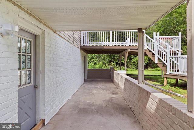 152 POPLAR RD, New Oxford, PA 17350