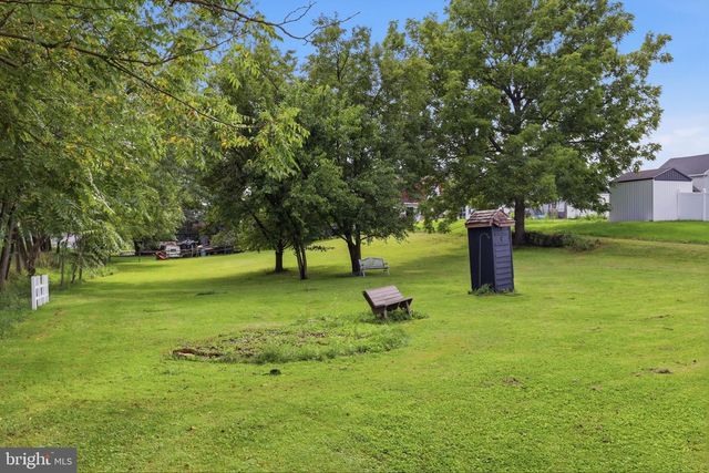 152 POPLAR RD, New Oxford, PA 17350