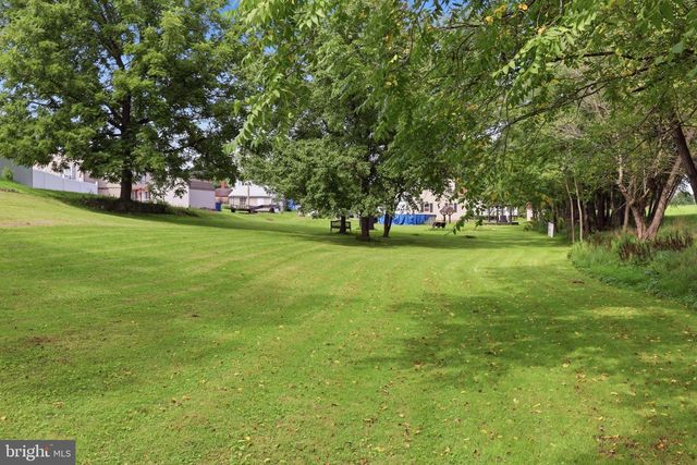 152 POPLAR RD, New Oxford, PA 17350