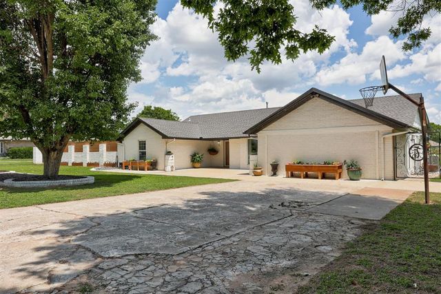 8204 Woodchuck Road, Yukon, OK 73099