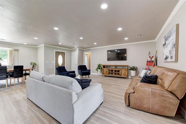 8204 Woodchuck Road, Yukon, OK 73099