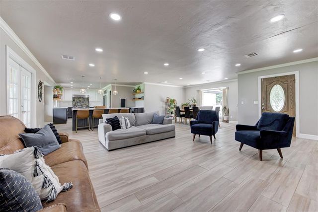8204 Woodchuck Road, Yukon, OK 73099