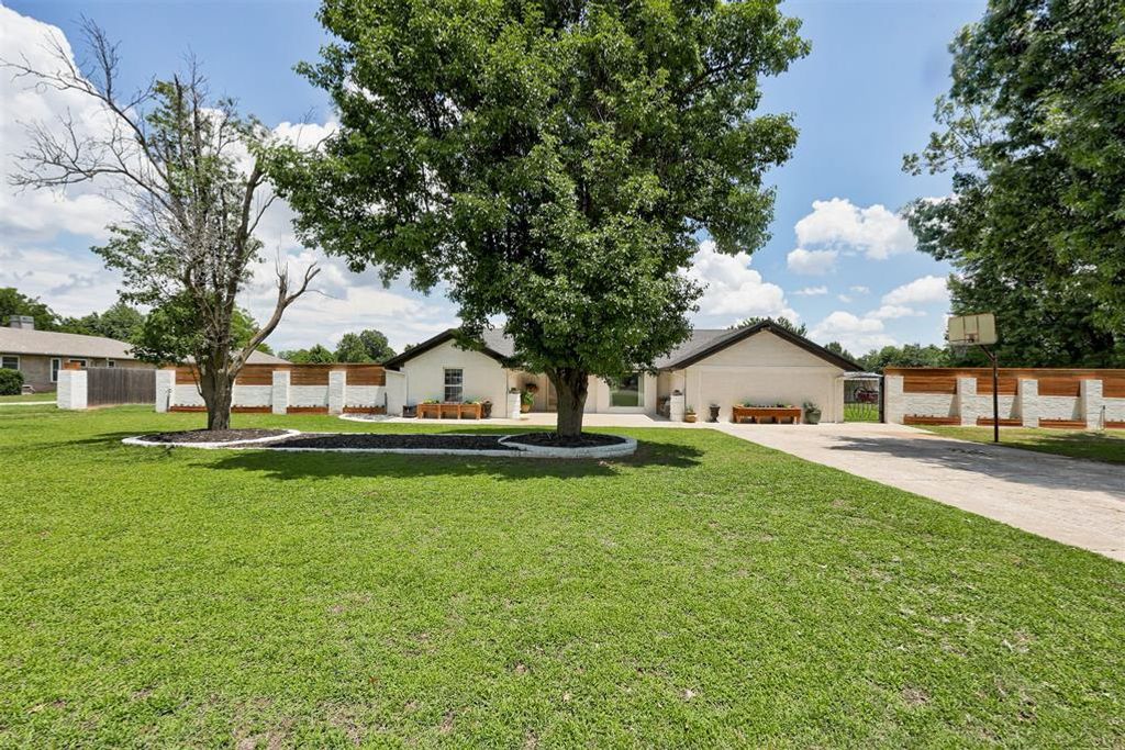 8204 Woodchuck Road, Yukon, OK 73099