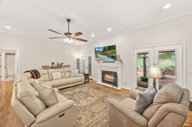 1566 N Plantation Dr, Cookeville, TN 38506