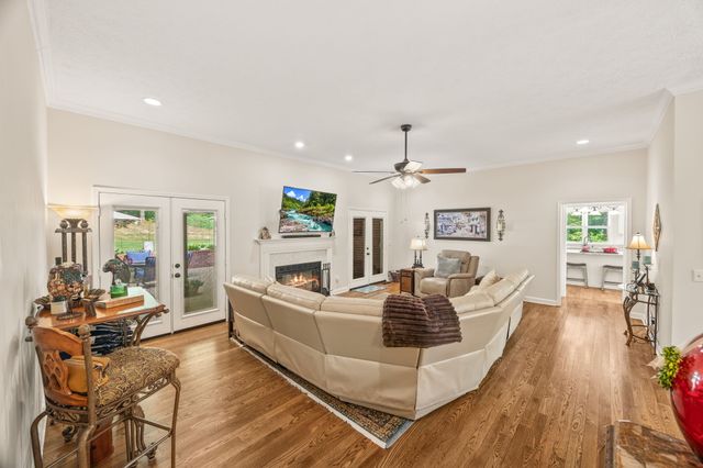 1566 N Plantation Dr, Cookeville, TN 38506