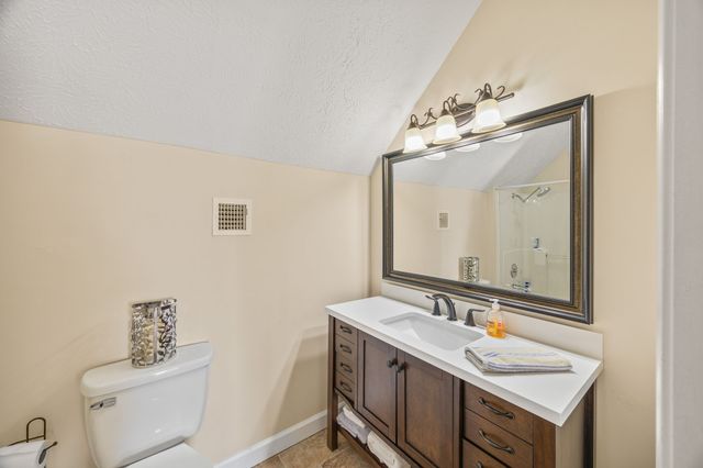 1566 N Plantation Dr, Cookeville, TN 38506