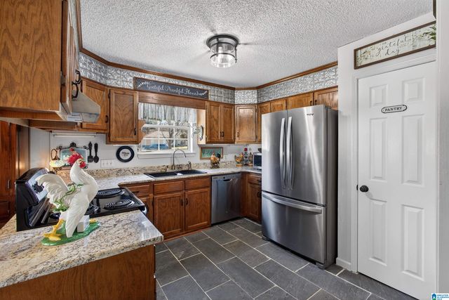 934 PINECREST CIRCLE, Sylacauga, AL 35151