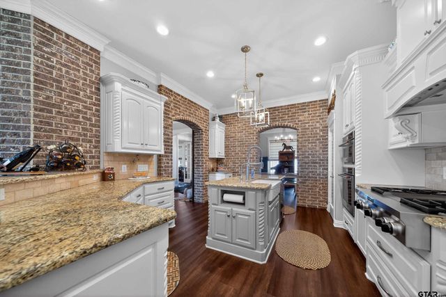 23151 Champion Dr., Lindale, TX 75771