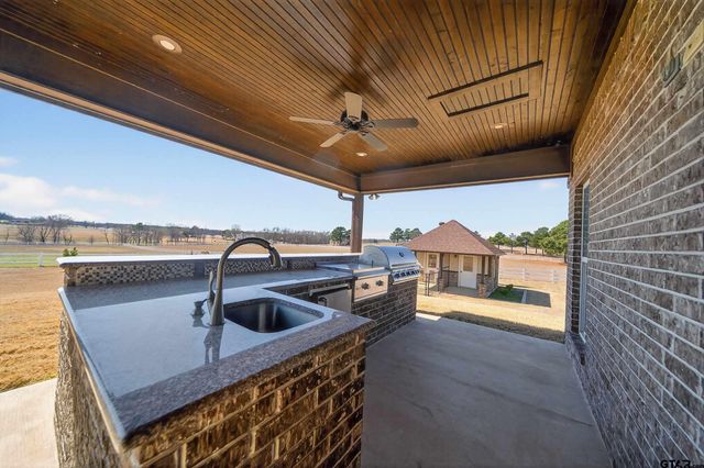 23151 Champion Dr., Lindale, TX 75771