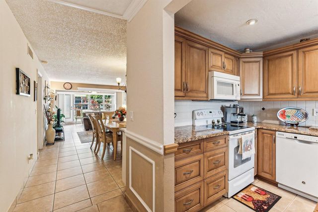 1051 Orange Terrace 103, Delray Beach, FL 33445