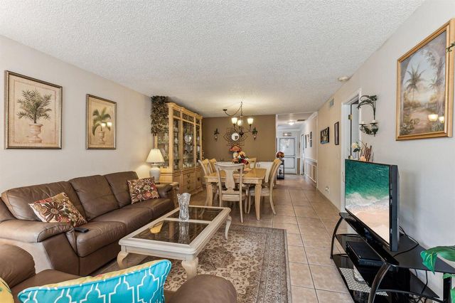 1051 Orange Terrace 103, Delray Beach, FL 33445