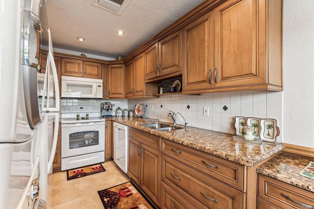 1051 Orange Terrace 103, Delray Beach, FL 33445
