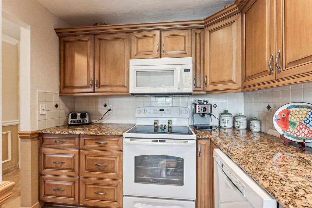 1051 Orange Terrace 103, Delray Beach, FL 33445