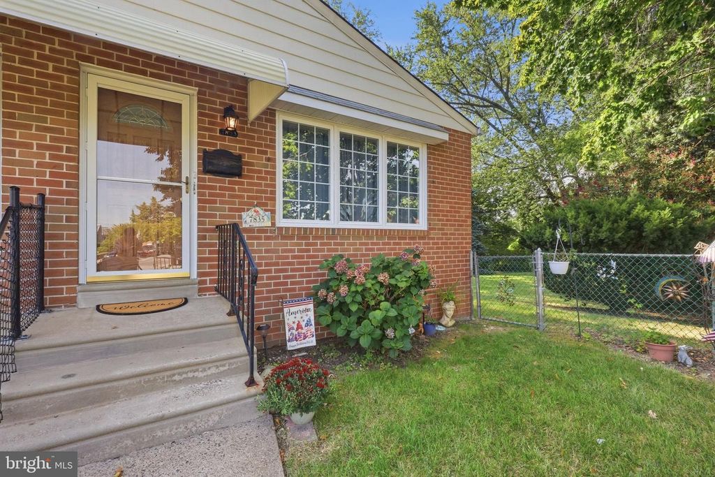 7835 LAWNDALE AVE, PHILADELPHIA, PA 19111 — exterior
