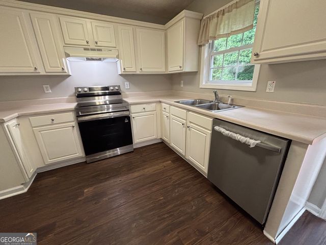 43 Canterbury Drive, Grantville, GA 30220