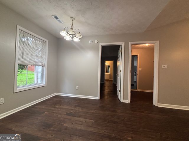 43 Canterbury Drive, Grantville, GA 30220