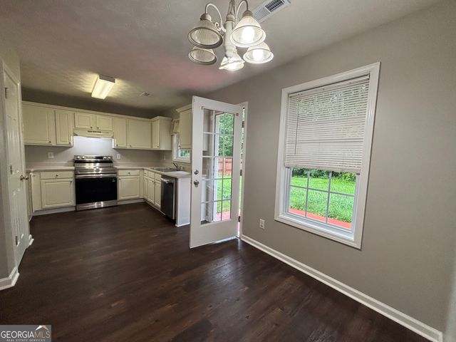 43 Canterbury Drive, Grantville, GA 30220