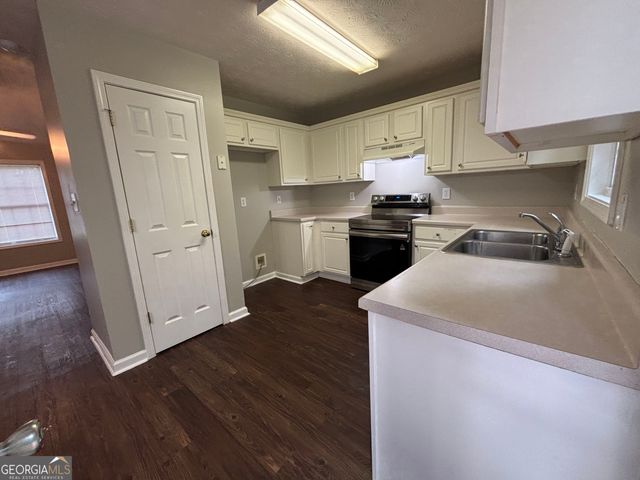 43 Canterbury Drive, Grantville, GA 30220