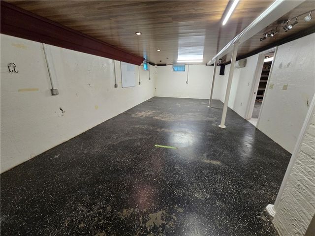 25 Winslow Street, East Providence, RI 02915