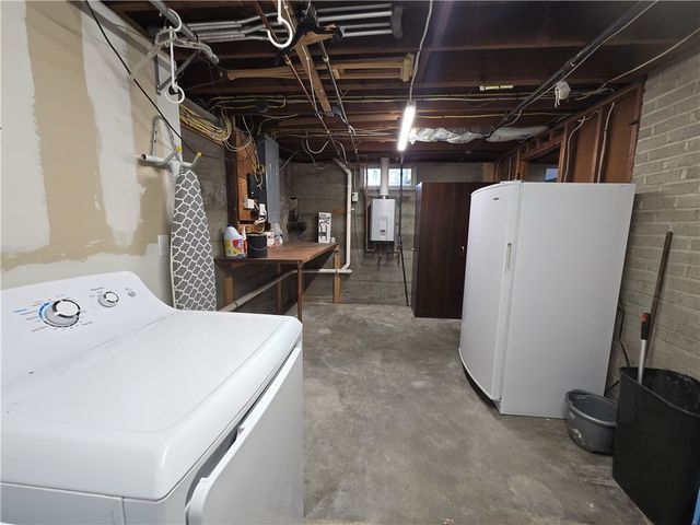 25 Winslow Street, East Providence, RI 02915