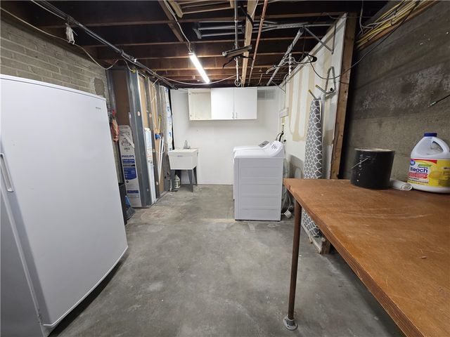 25 Winslow Street, East Providence, RI 02915