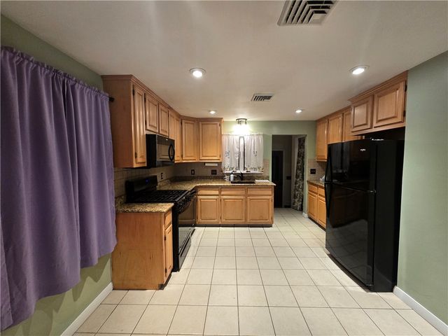 25 Winslow Street, East Providence, RI 02915