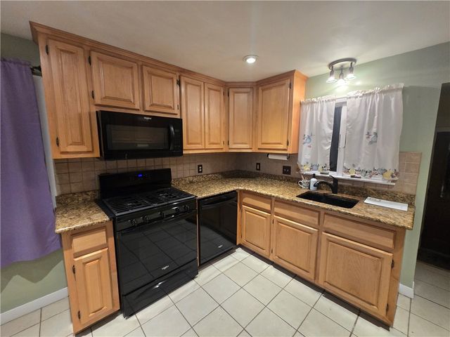 25 Winslow Street, East Providence, RI 02915