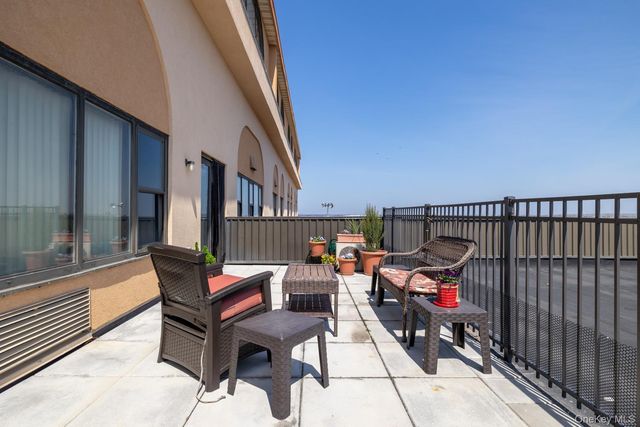 185 W Park Avenue 406, Long Beach, NY 11561