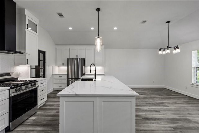 14103 W 3rd Street, Santa Fe, TX 77510