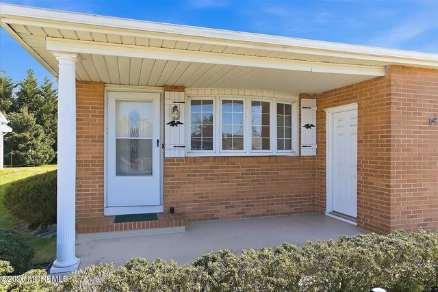 13 Bimini Drive, Toms River, NJ 08757