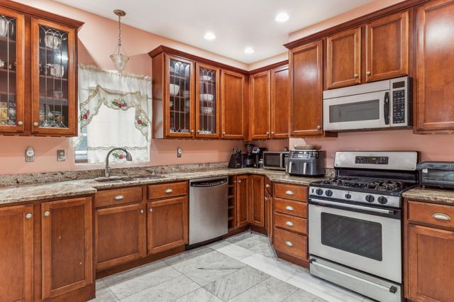 563 Union St, New Bedford, MA 02740