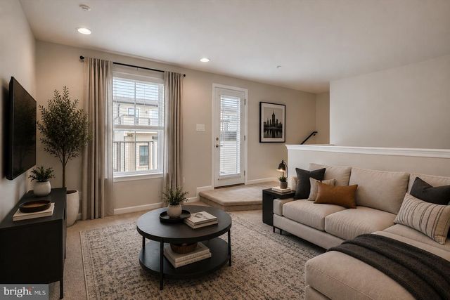 6102 CHRONICLE ST, Hyattsville, MD 20782