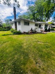 3858 E Lakeview Drive, Kankakee, IL 60901